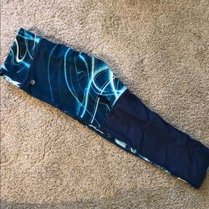 Mesh back Capri workout leggings